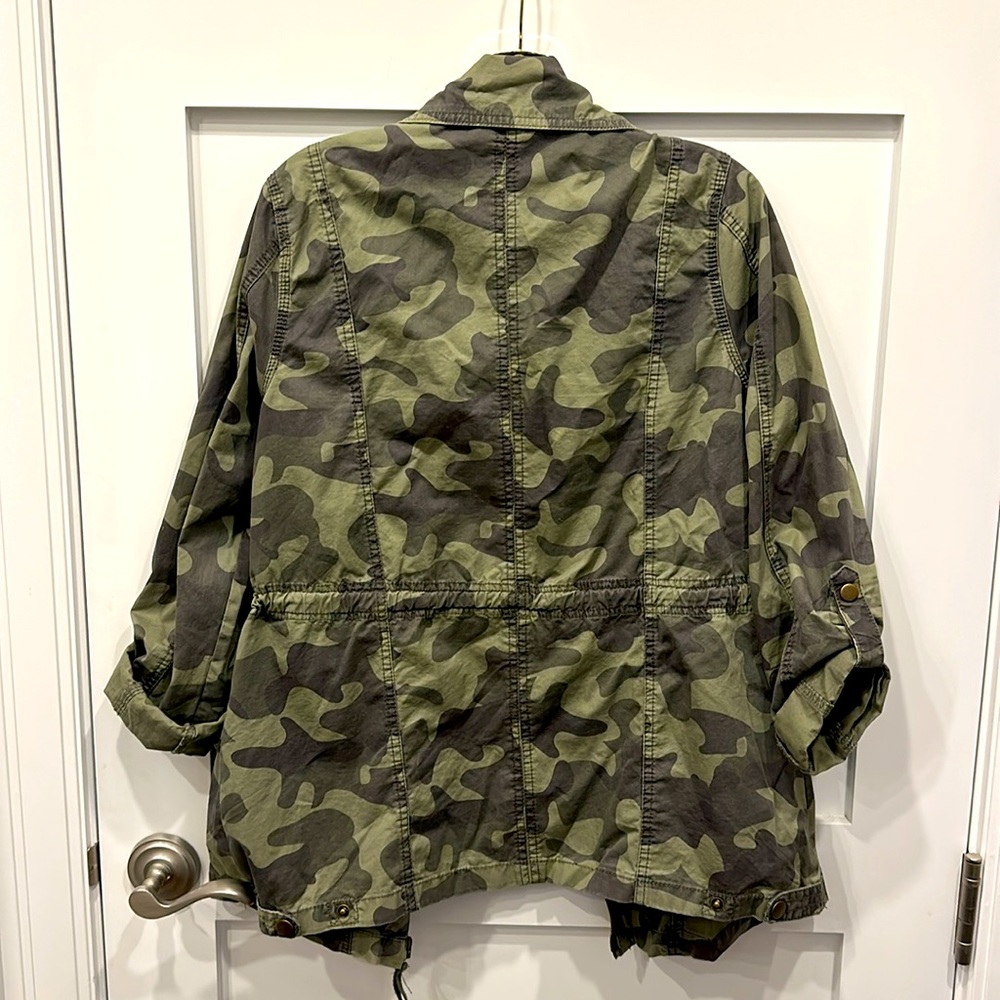 Zip Front Camo Jacket Size L - image 2